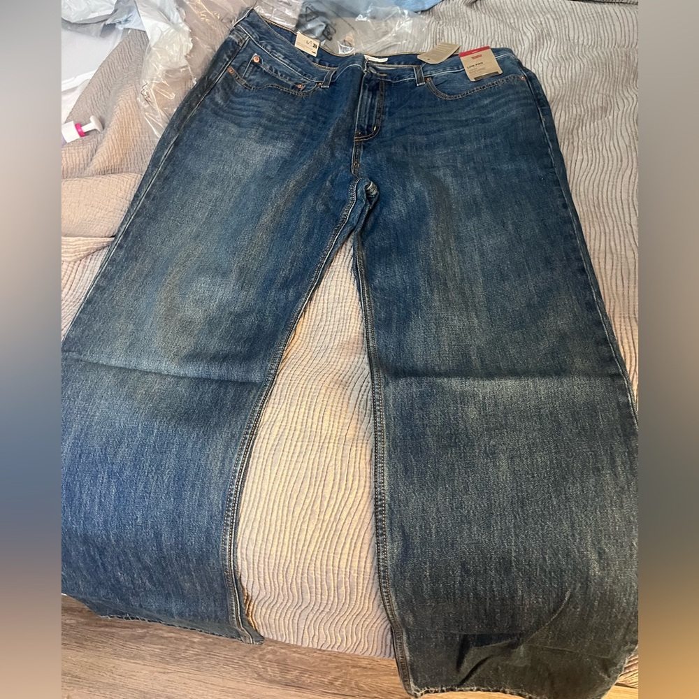 Levi’s pants brand new out the package they happened to not fit me .